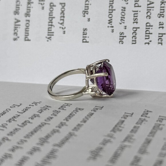 Vintage Sterling Silver Ring with Large Purple Stone - Size 4.5 - Picture 3 of 4